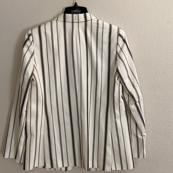 Lafayette 148 silk/cotton blazer, size 10. - Picture 3 of 6